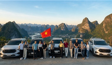 Đoàn khách tham gia tour Caravan Quảng Tây 5 ngày 4 đêm